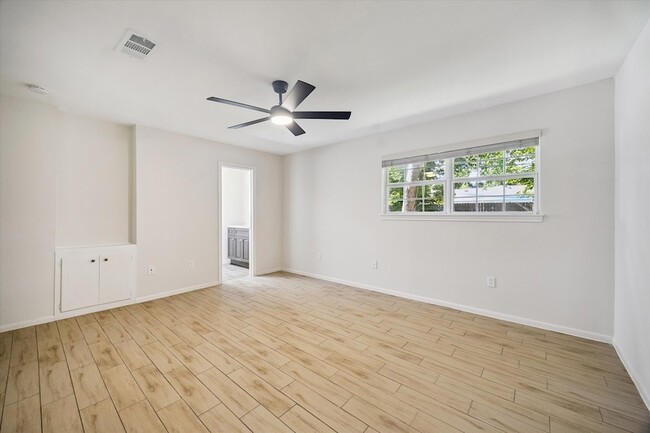 Building Photo - 5942 Portal Dr