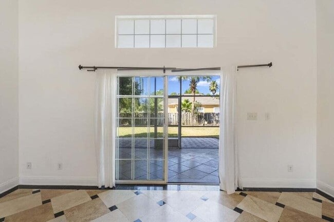 Building Photo - 27 Hidden Harbor Ln