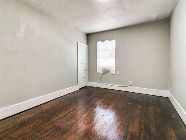 Building Photo - 1740 NW 11th St