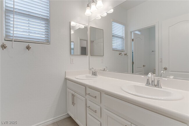 Building Photo - 12333 Silvana St