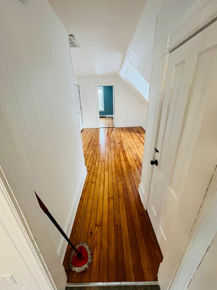 Building Photo - 40 Hewitt St