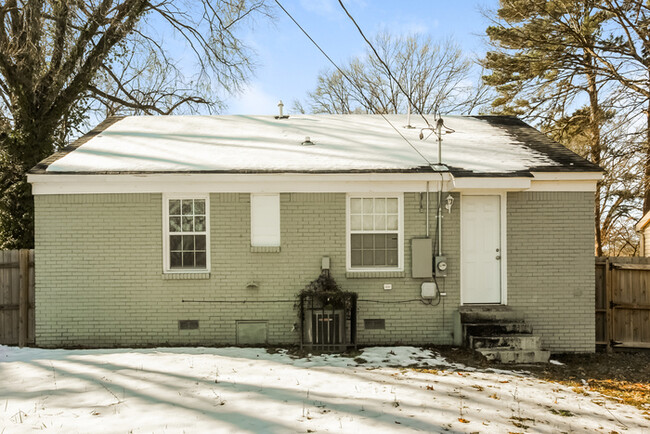 Building Photo - Cozy Home