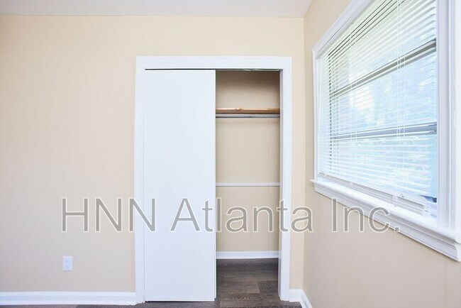 Building Photo - 826 Jefferson Ave