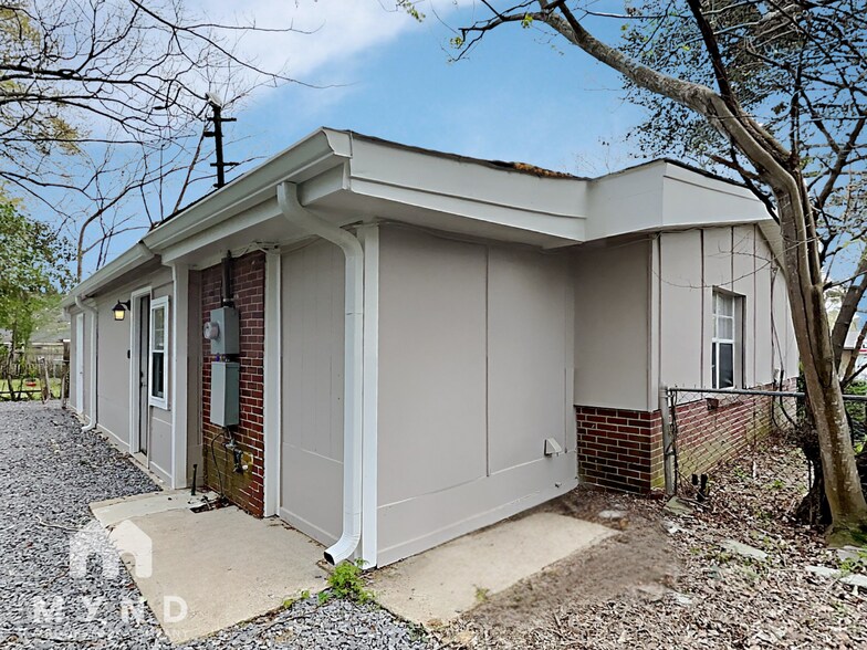 Building Photo - 525 Karen St