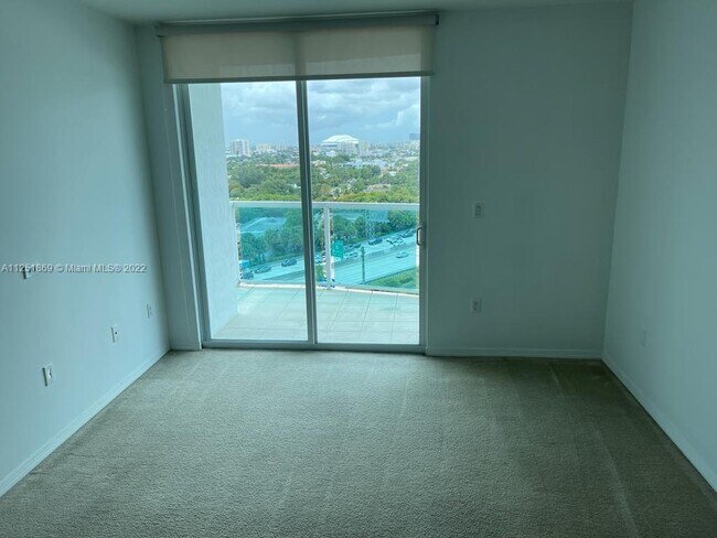 Building Photo - 1723 SW 2nd Ave