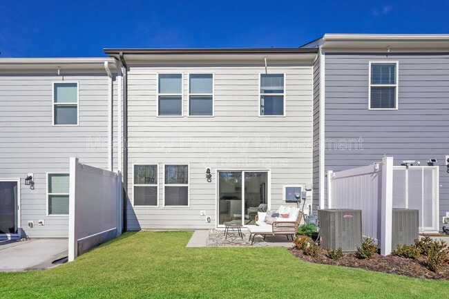 Building Photo - 265 Sweetbay Tree Dr