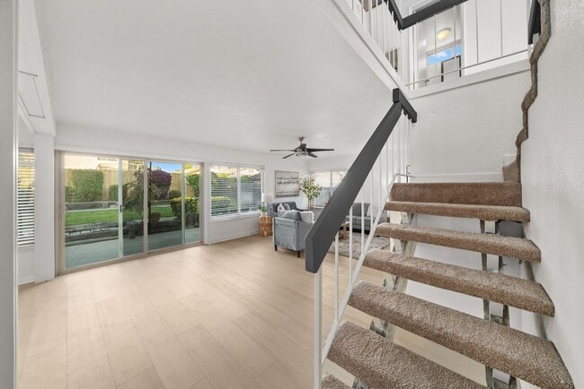 Building Photo - Exceptional 4 bedroom, 3 baths + loft, 2 s...