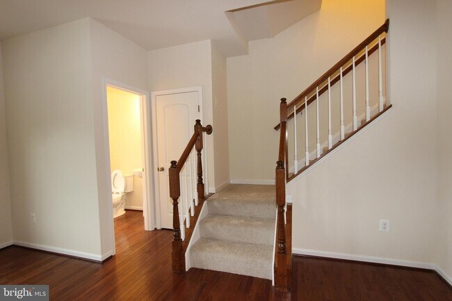 Building Photo - 325 Hersden Ln