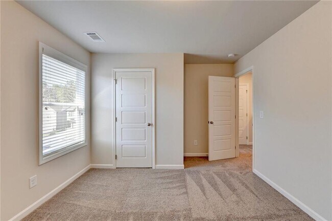 Building Photo - 212 Station Overlook Dr