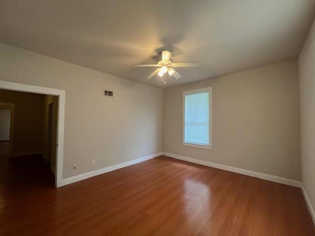 Building Photo - 2208 Sanger Ave