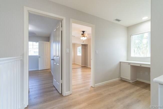 Building Photo - $3700 | 3br/2.5ba Townhome in Fairway's Edge