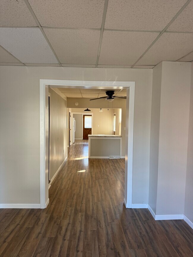 Building Photo - 402 4th St