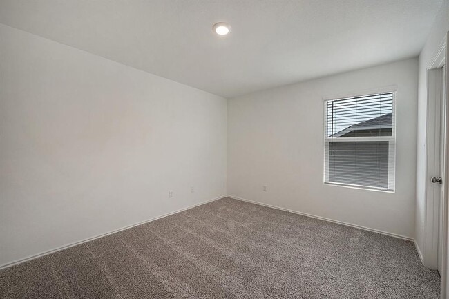 Building Photo - 932 Mallow Rd