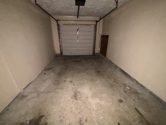 Building Photo - 1526 Brenland Cir