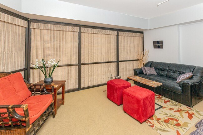 Building Photo - 1 BD Fully Furnished Downtown Location