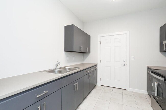 Building Photo - 7126 Rosson Rd
