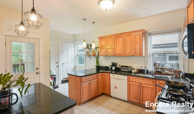 Building Photo - 13 Sachem St