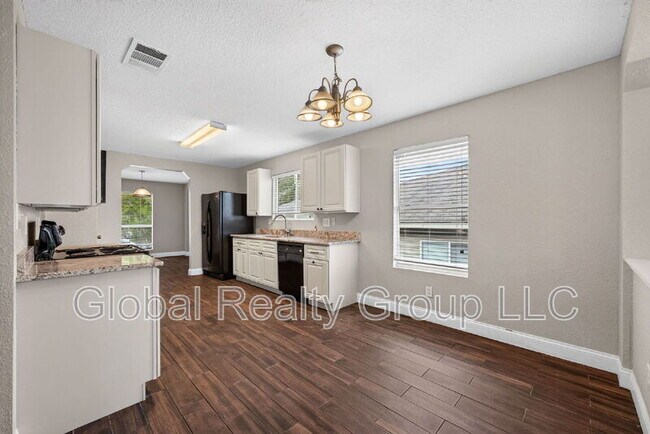 Building Photo - 117 Creek Run