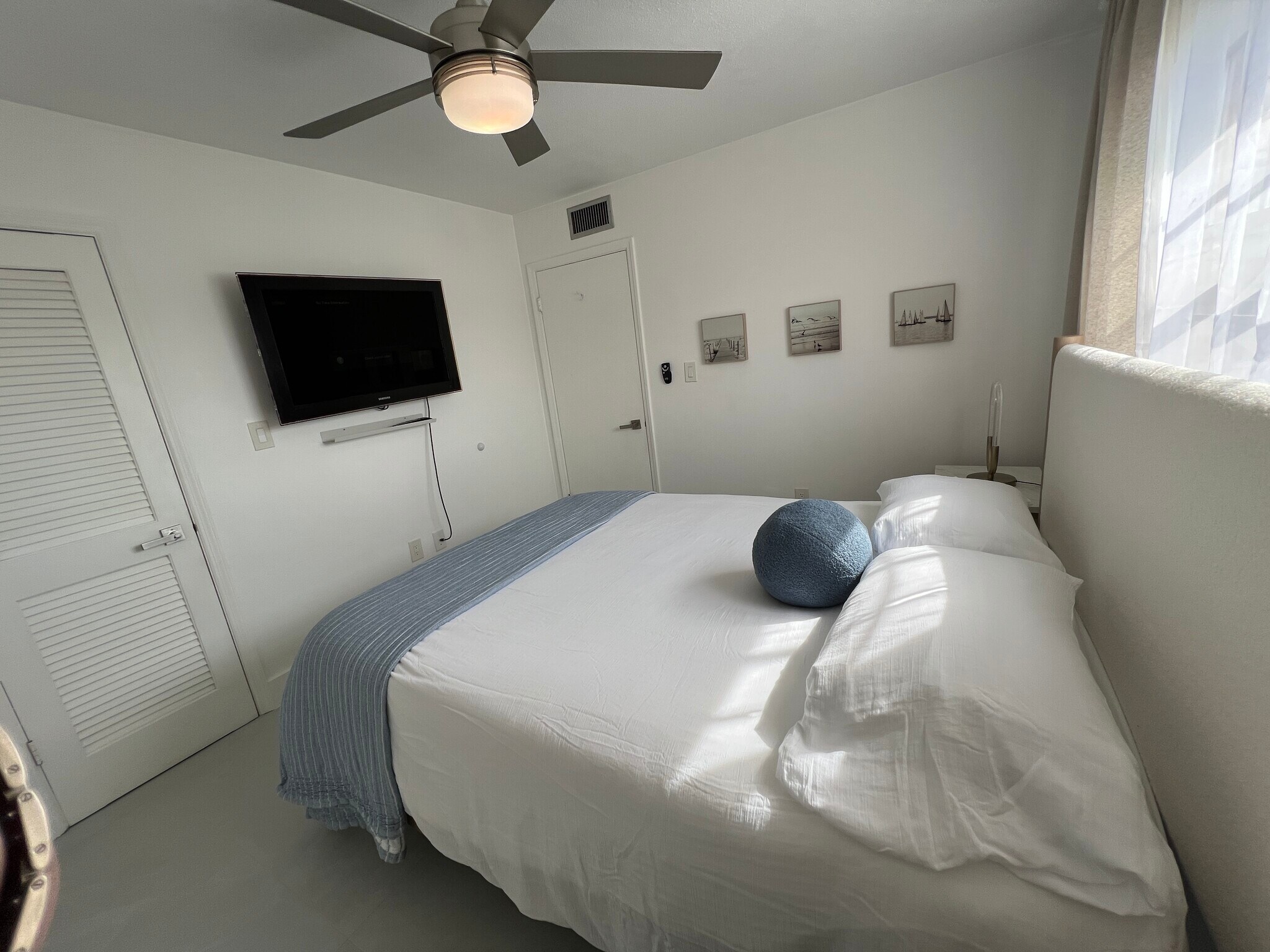 Queen Bed - 4158 Tamiami Trl