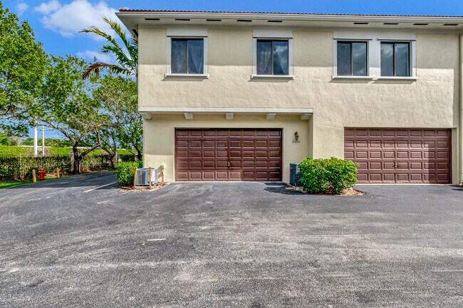 Building Photo - 2500 Venetian Ct