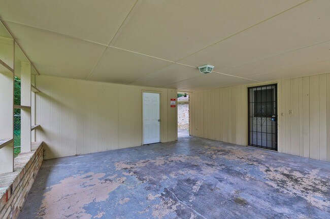 Building Photo - 1260 Shore Dr SW