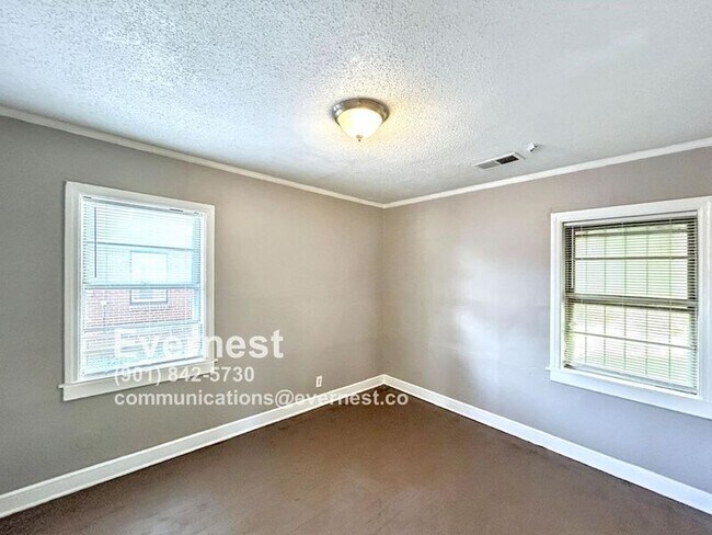 Building Photo - 1507 Wilson St