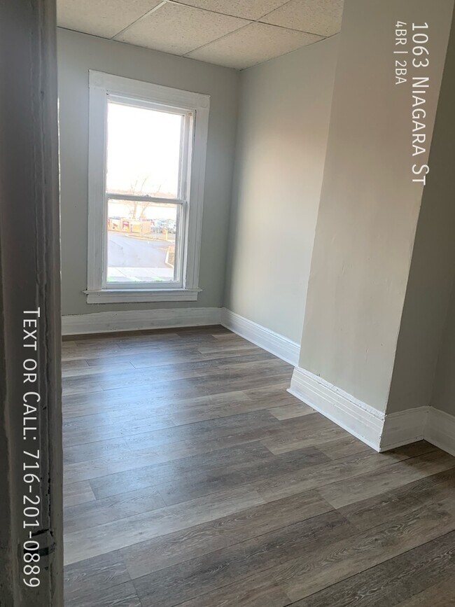 Building Photo - 1063 Niagara St