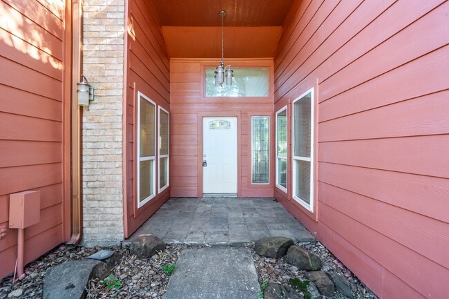 Building Photo - 4510 Hidden Springs Dr