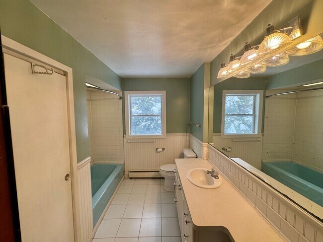 Building Photo - 4 Bedroom | 2 Bathroom Single Family Home | Renovated | Coal Valley