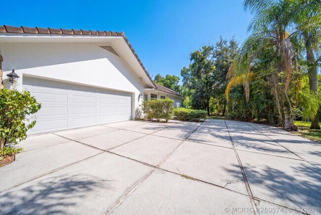 Building Photo - 4020 NW 101st Dr