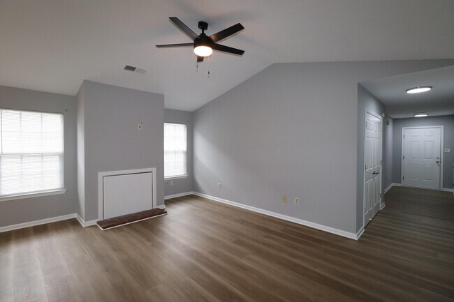 Building Photo - 125 Christopher Dr