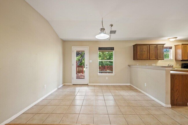 Building Photo - 5208 Sioux Ln