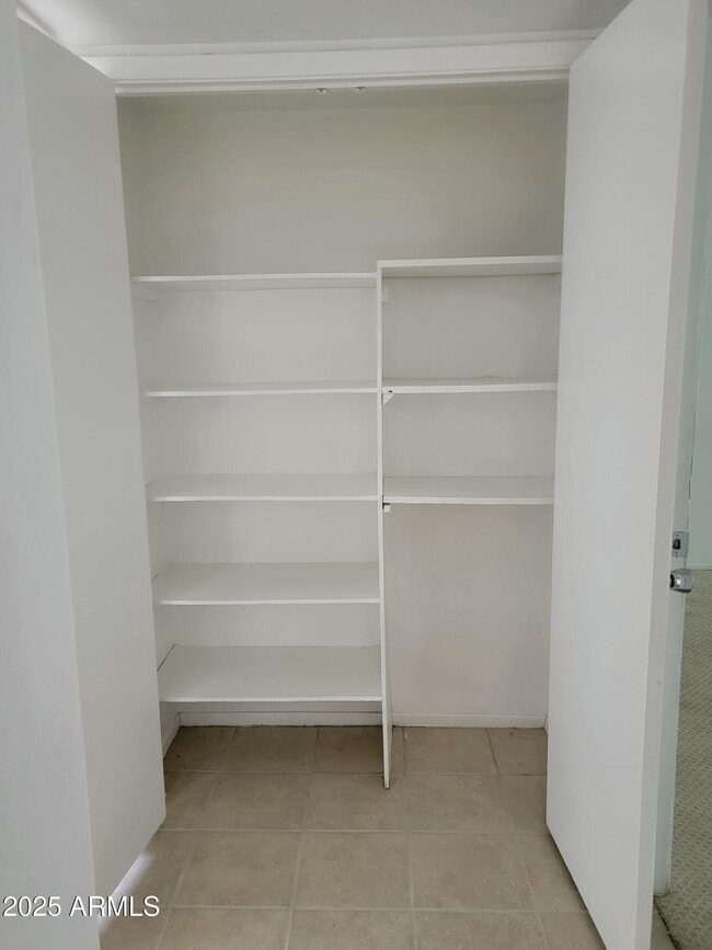 Building Photo - 621 E Papago Dr