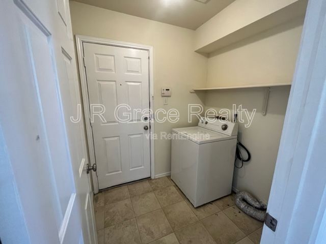 Building Photo - 6401 Serena Ln