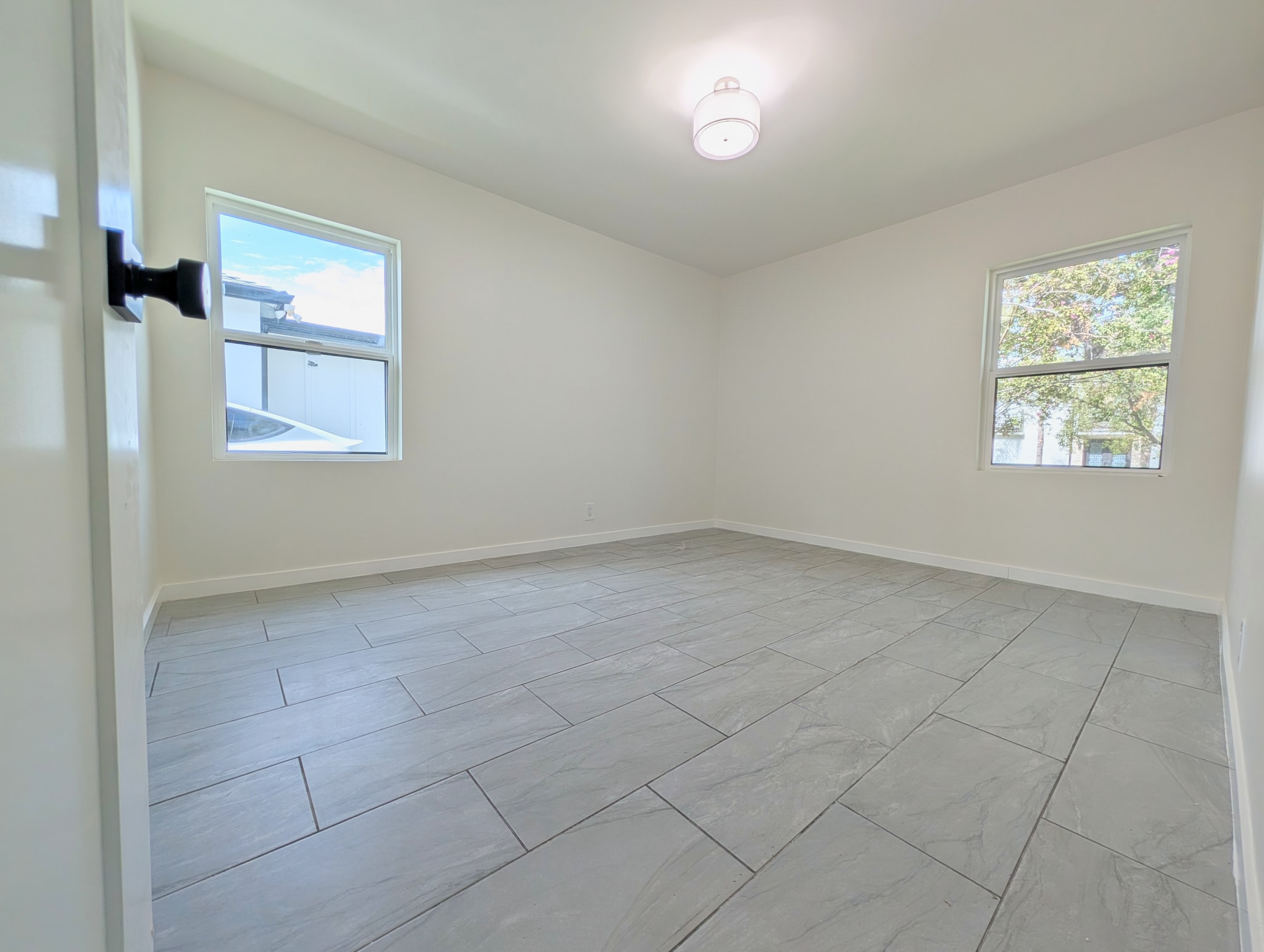 Building Photo - 18700 Collins St