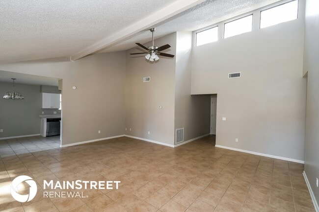 Building Photo - 4385 Queensway Dr