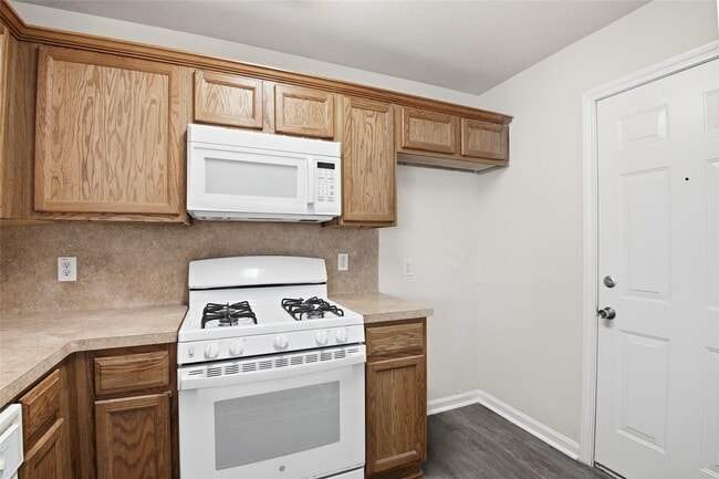 Building Photo - 10241 Azalea Village Dr