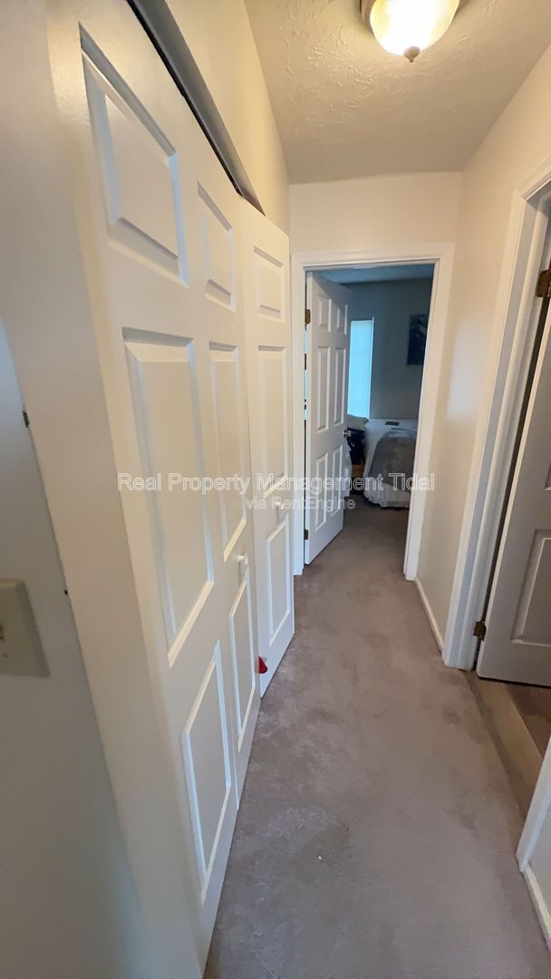 Building Photo - 467 Springmont Ct