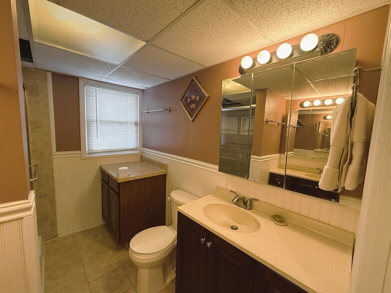 Building Photo - 37 South Ln