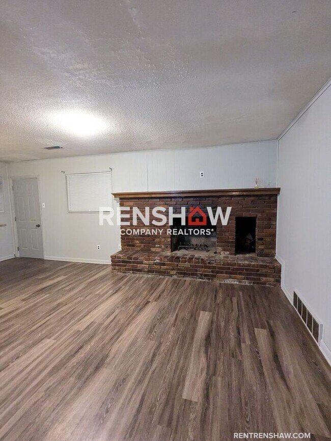 Building Photo - 1863 E. Alcy Rd. - Self Tour Available Thr...