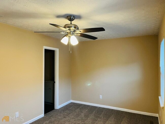 Building Photo - 6527 River Park Dr