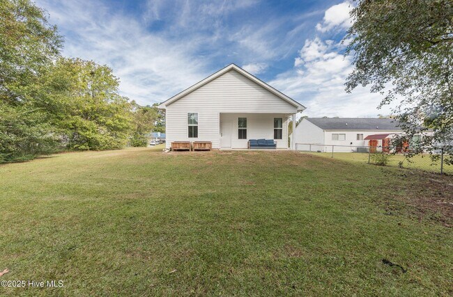 Building Photo - 111 Hampton Ct