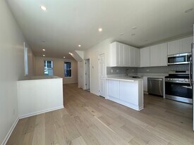 Building Photo - 2037 N Damen Ave