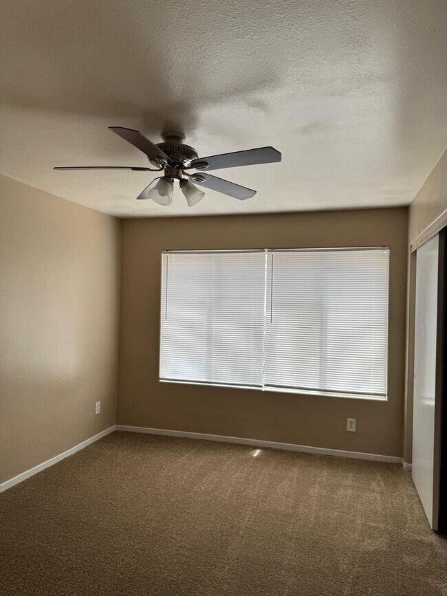 Building Photo - BEAUTIFUL SOUTHEAST 2 BEDROOM CONDO