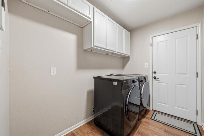 Building Photo - 6816 Beatty Dr