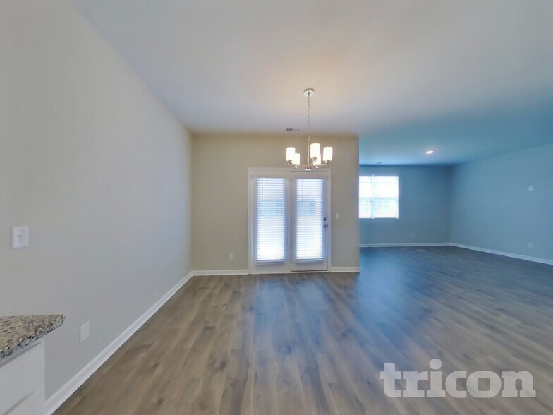 Building Photo - 2028 Tate Farm Ln