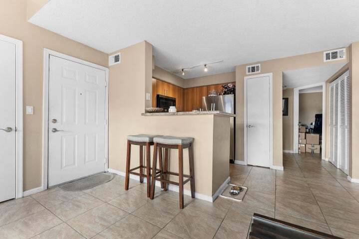 Building Photo - 1365 Crystal Way