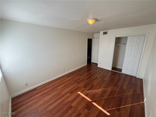 Building Photo - 518 Delfern Ln