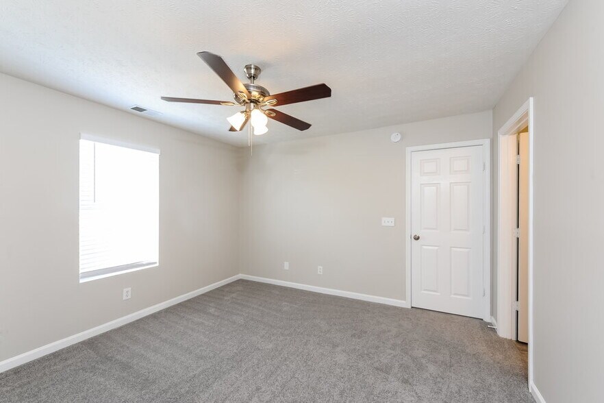 Building Photo - 4250 Viewpoint Ln