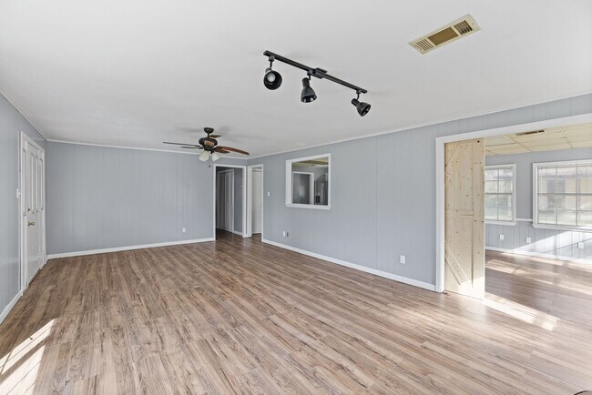 Building Photo - 380 Barringer Dr